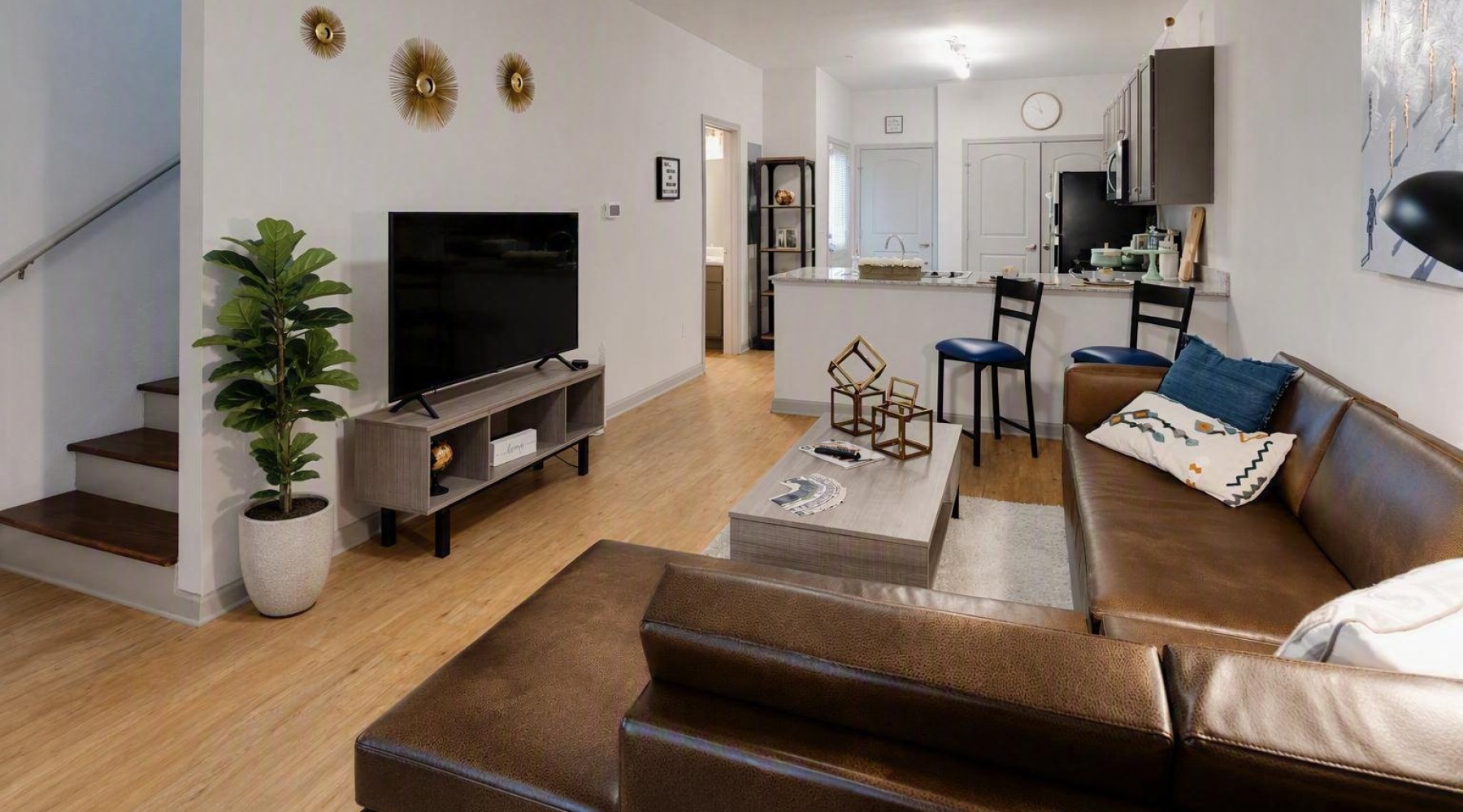 a living room with a couch, tv and coffee table
